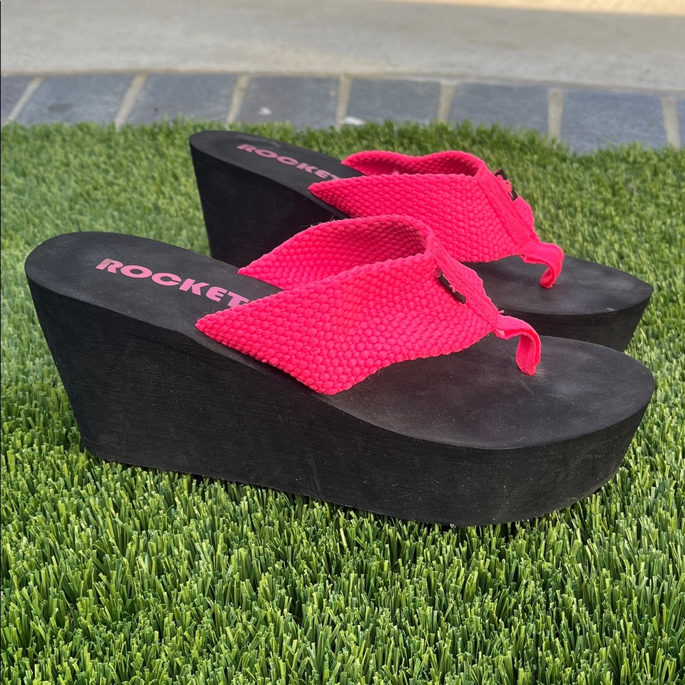 Rocket Dog Black Sandals with Hot Pink Straps - Picture 4 of 6